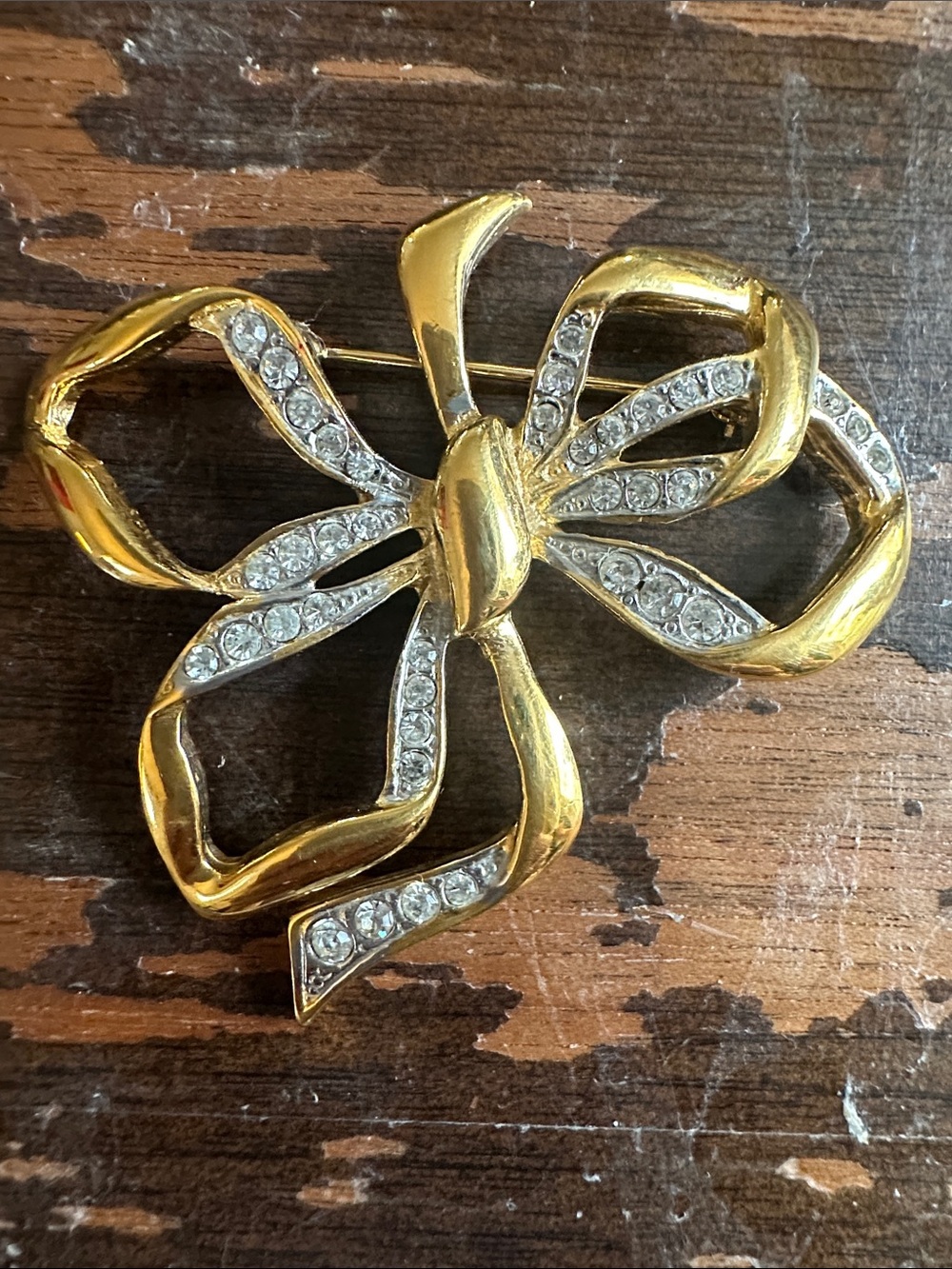 unmarked vibrant gold tone large 60’s brooch mint!